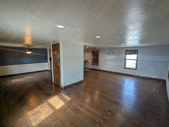 3rd image of 340 Hoskins Ln