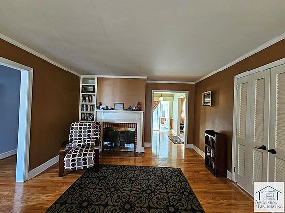 4th image of 709 Prospect Hill Dr