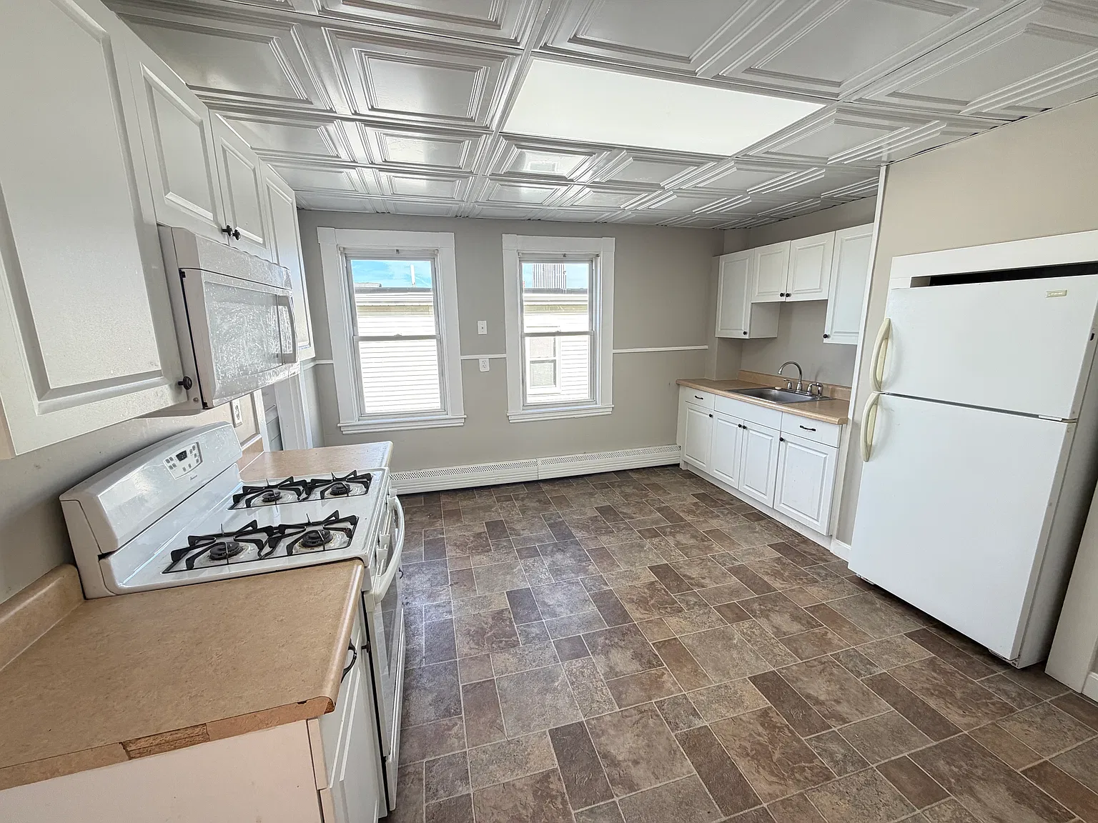 2 bed, 1100 sqft, $2,700 — Photo 3