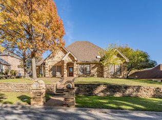 3104 Woodridge Dr, Hurst, TX 76054