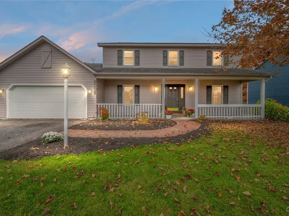 8009 Fir Dr, Clay, NY 13041