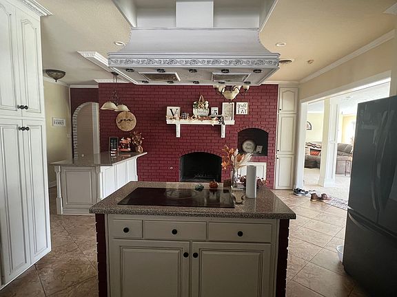 4th image of 1100 Hillsboro St