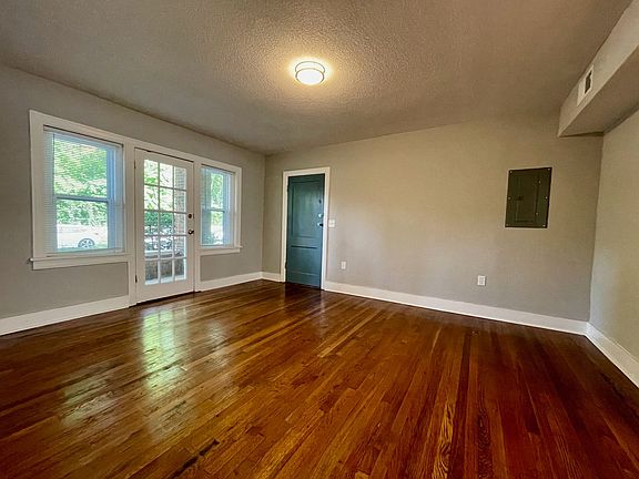 4th image of 5047-5049 Wyandotte St #5047-2