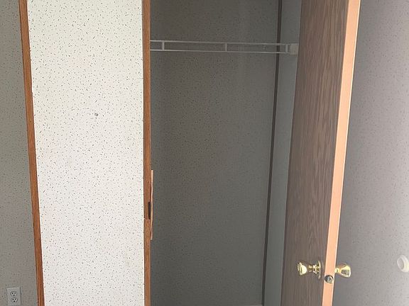 4th image of 173 Leslie Rd