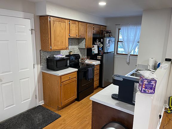 2nd image of 20661 Pineview Cir