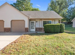 123 SE Greystone Dr, Lees Summit, MO 64063