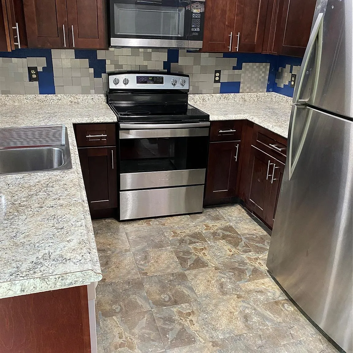 3 bed, 2.0 bath, 1240 sqft, $1,800 — Photo 2