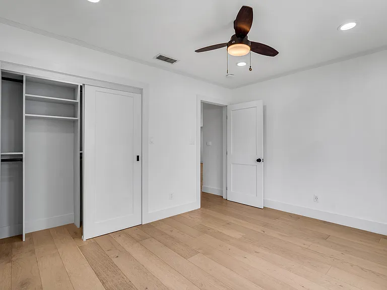 6647 W 82nd St — Photo 24