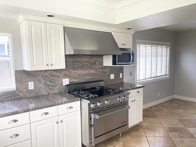 8392 Snowbird Dr — Photo 2