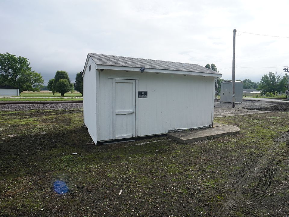 2nd image of 1365 E Pierceville Monroe St