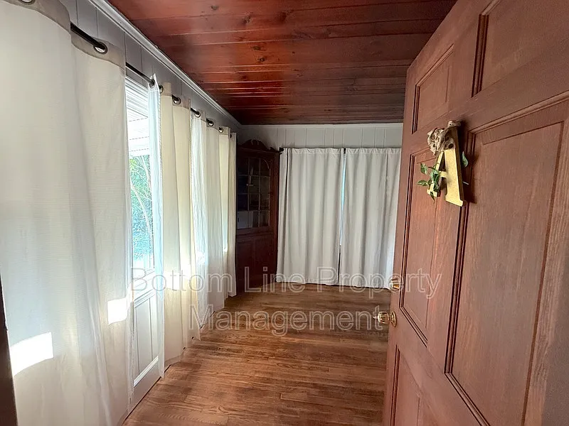 2 bed, 2.0 bath, 942 sqft, $1,499 — Photo 3