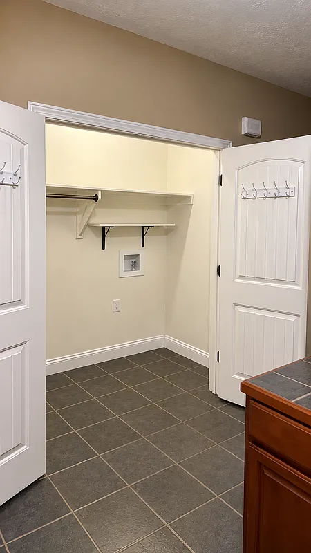 2 bed, 1.5 bath, 1300 sqft, $1,300 — Photo 3