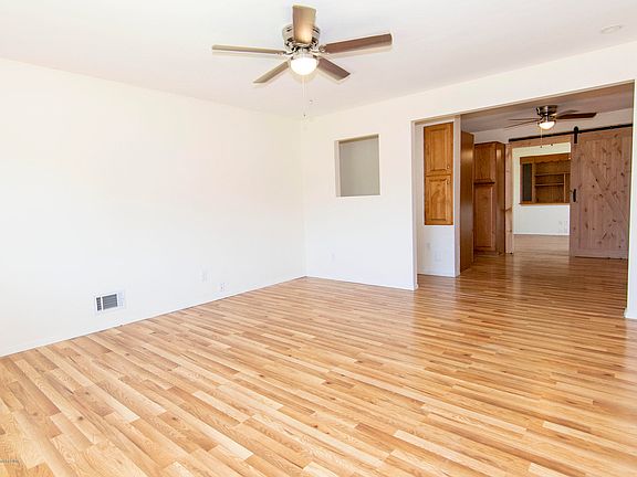5th image of 2418 6th Ave