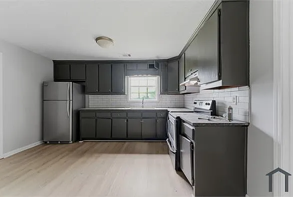 335 Rogers St — Photo 3