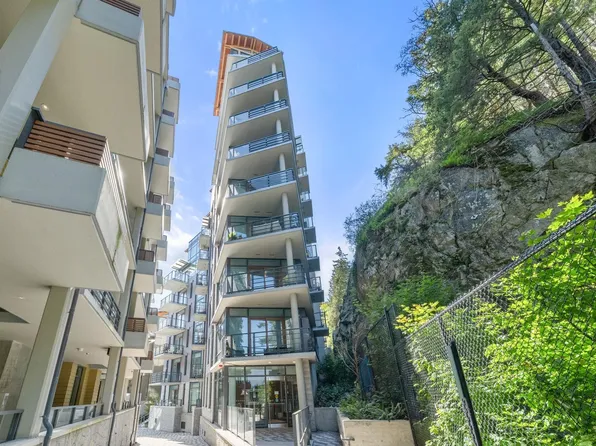 6699 Nelson Ave #404, West Vancouver, BC V7W 2B2