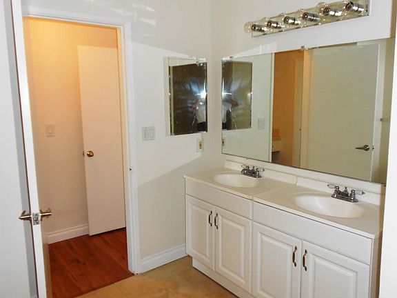5th image of 1901 6th St APT 303
