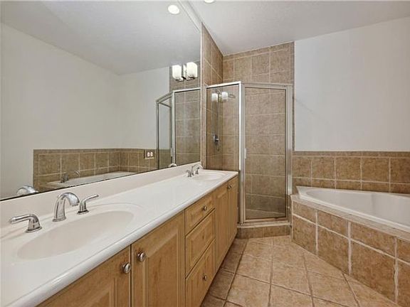 5th image of 1416-1416 NE 4th St