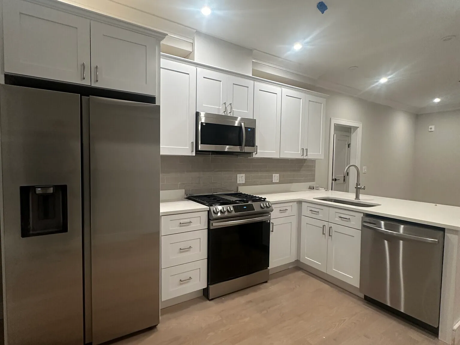 4 bed, 1100 sqft, $5,450 — Photo 3