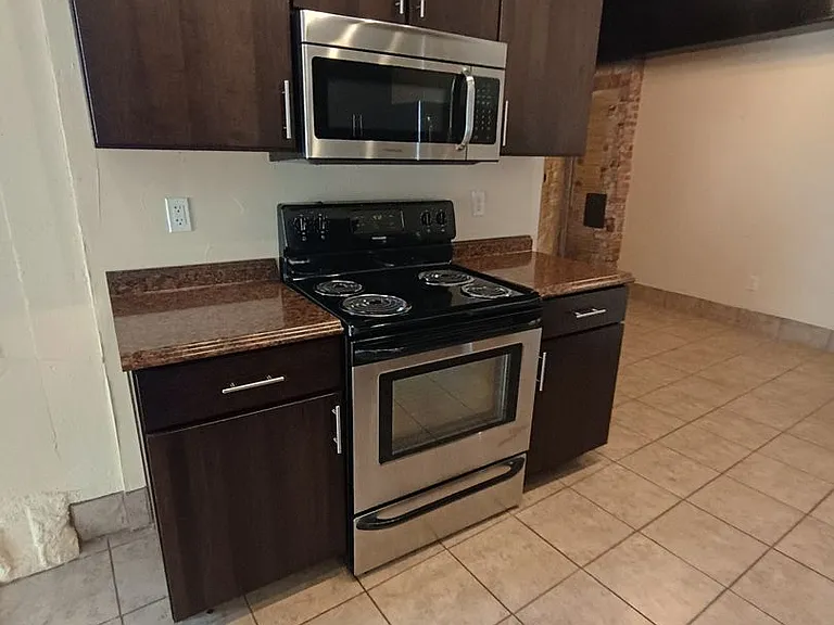 213 W Olive St #203 — Photo 3