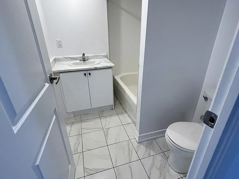 17 Coldwater Rd W — Photo 12