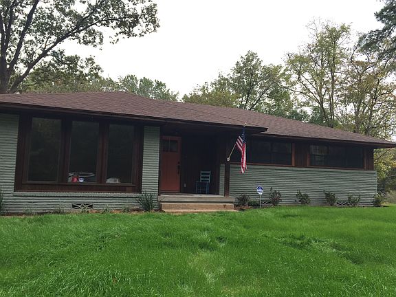 4th image of 310 Lakeshore Dr