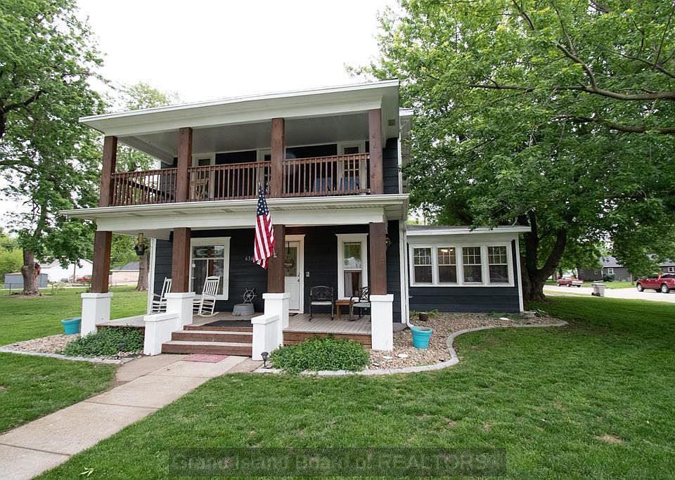 1st image of 636 West St