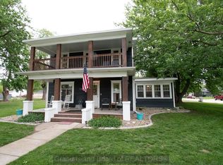 636 West St, Phillips, NE 68865