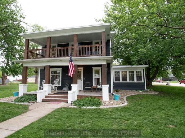 636 West St, Phillips, NE 68865
