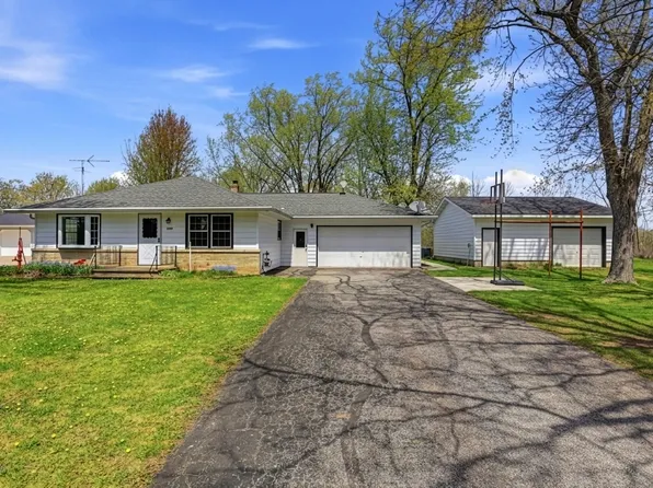 3288 Oakridge Rd, Neenah, WI 54956
