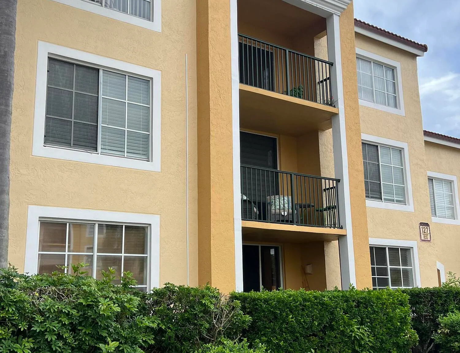 2 bed, 2.0 bath, 1036 sqft, $3,000 — Photo 1