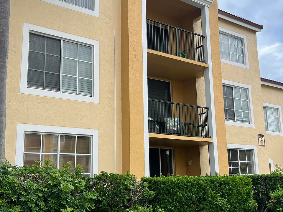 127 Yacht Club Way #207