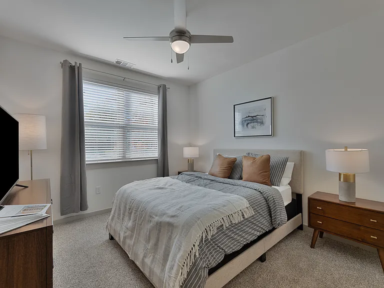 Bluffview Apartments — Photo 18