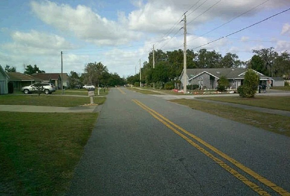 Exterior Neighborhood (street photo)