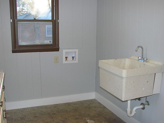 5th image of 205 Fairwood Cir