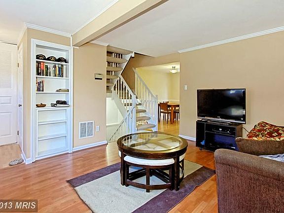 3rd image of 6817 Heatherway Ct