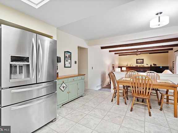 5th image of 37 Chimney Hill Ct