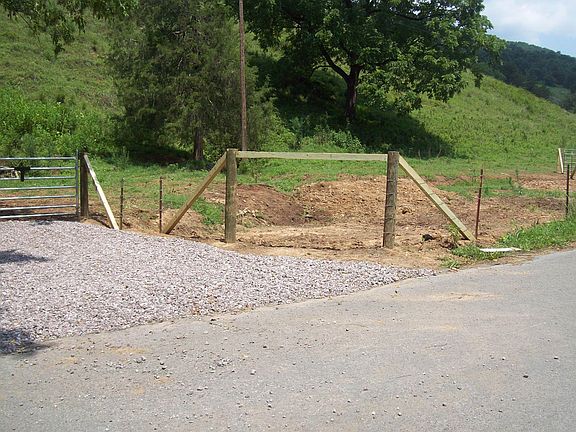 5th image of 2812 Rebel Hollow Rd