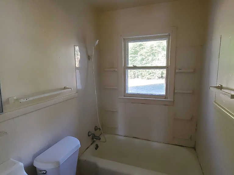 4404 Trinity Ave — Photo 4