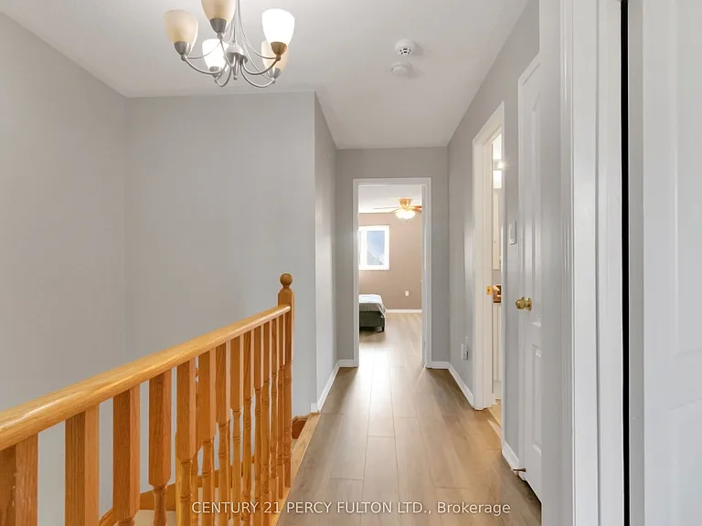 19 Odessa Cres — Photo 25