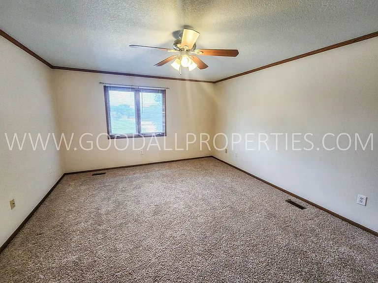 924 Prairie View Dr — Photo 31