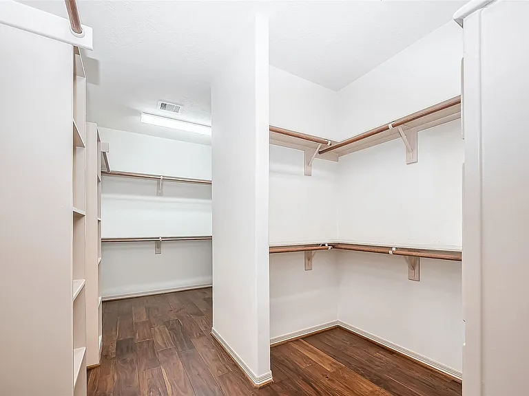 1522 Olive Park — Photo 37