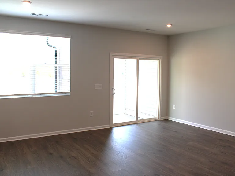 1369 Bessie Ct — Photo 6