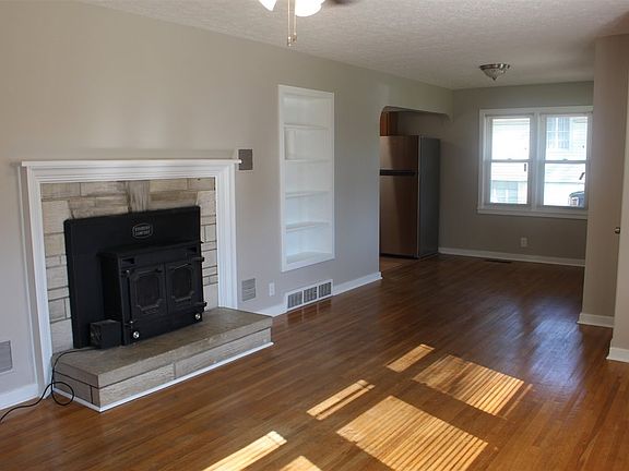 4th image of 212 Sharan Dr