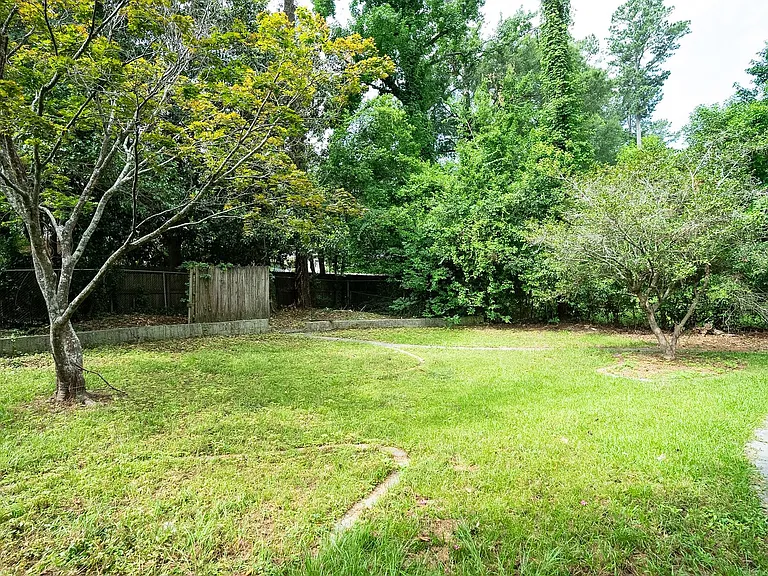 3120 Edinburgh Dr — Photo 40