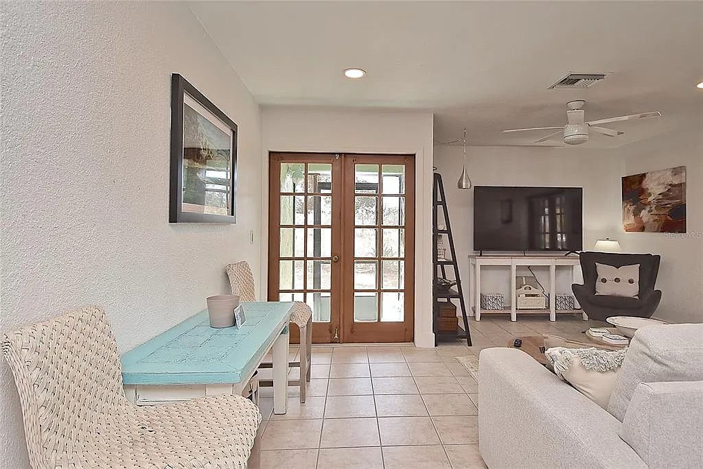 3 bed, 2.0 bath, 1548 sqft, $4,500 — Photo 3