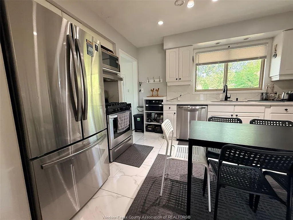 4 bed, 2.5 bath, 1075 sqft, $2,790 — Photo 4