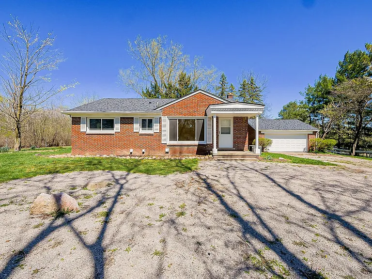 8701 Brookville Rd — Photo 41