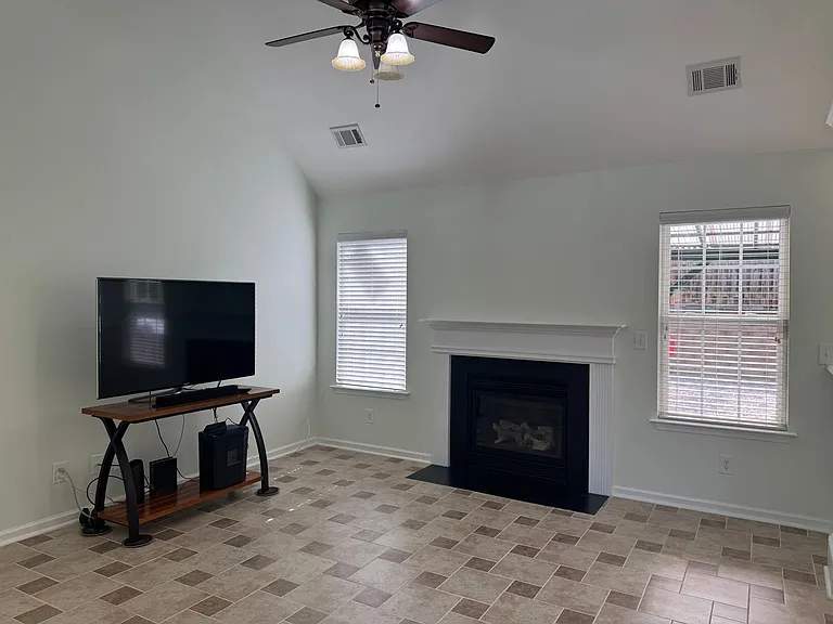 136 Madelia Pl — Photo 19