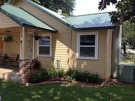 3rd image of 404 Hawkins Ave