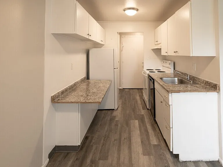 Dorchester Village Apartments — Photo 9